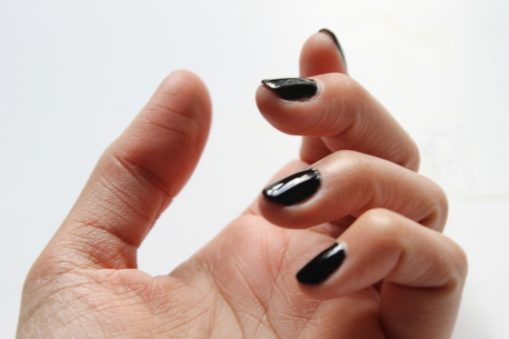 nail-rock-black-polish